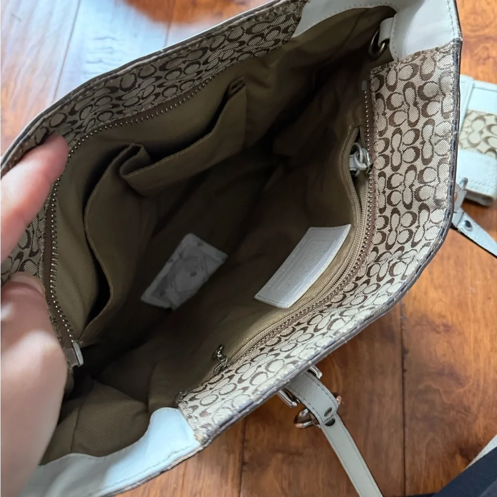 Coach Brown and Cream Signature bag with wallet - Picture 8 of 8